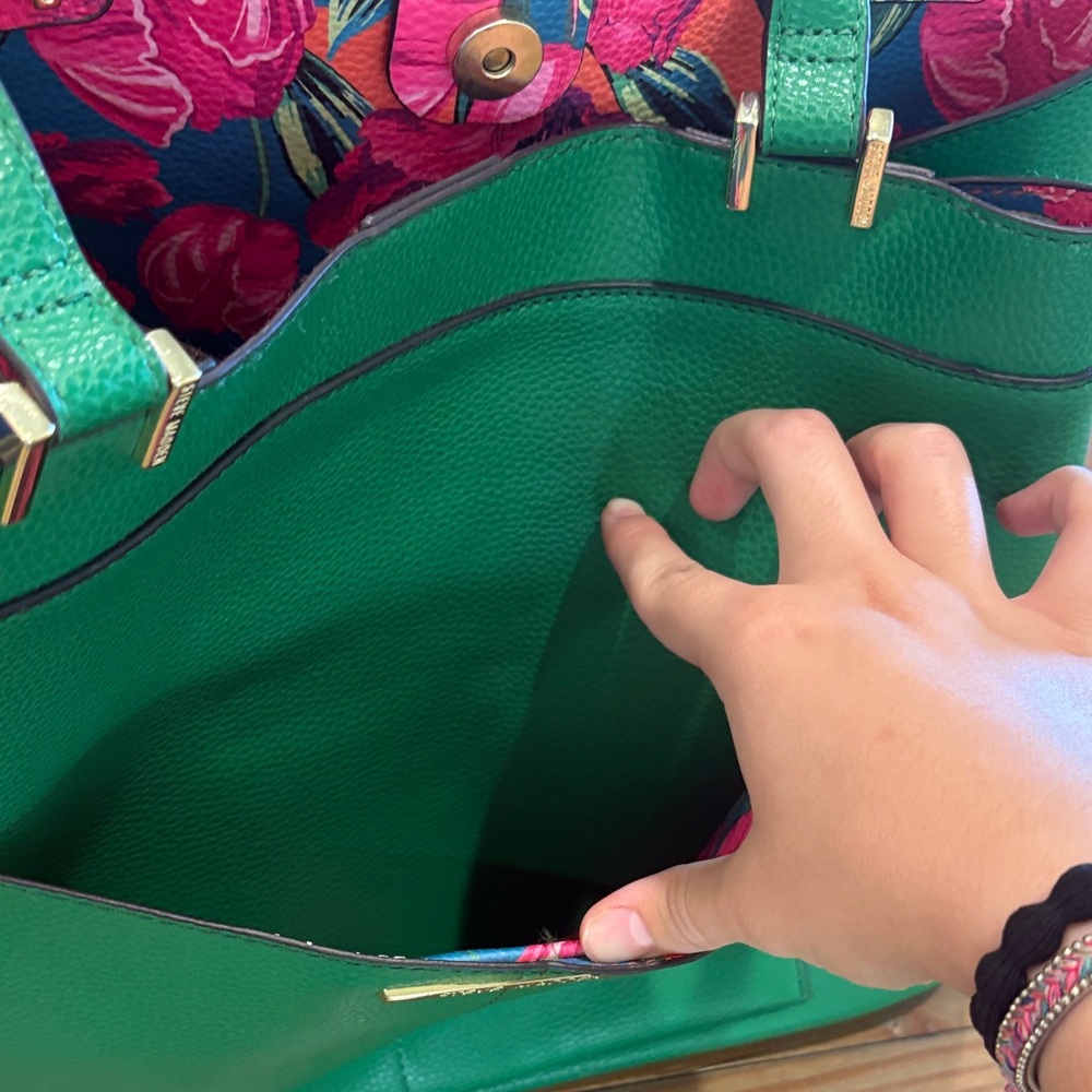 Steve Madden Green Tote Bag - Picture 2 of 7
